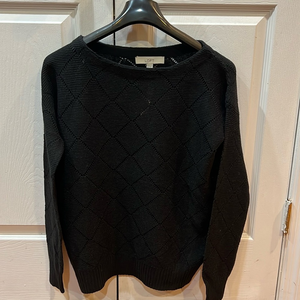 NWT women’s Loft sweater, black color, size M